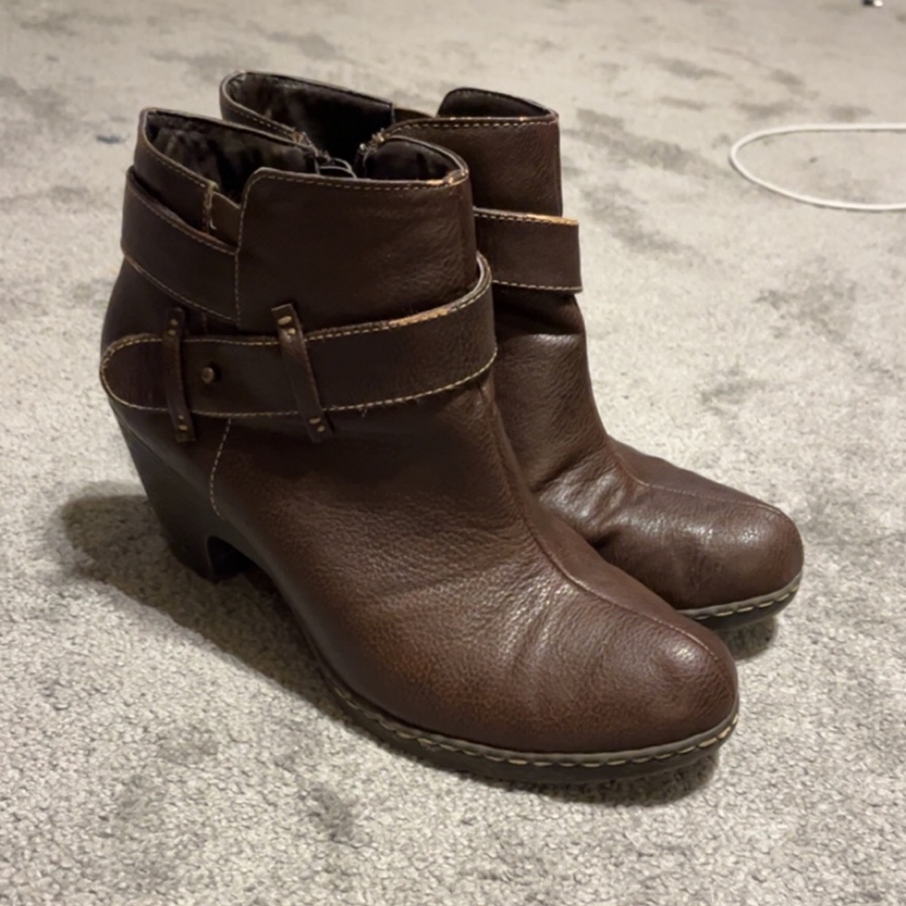 Women’s fashion heeled boots
